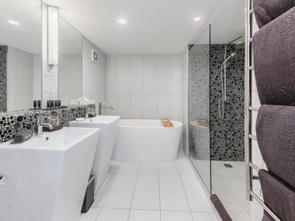 Black Swan Lakeside Boutique Hotel : photo 2 de la chambre swan family