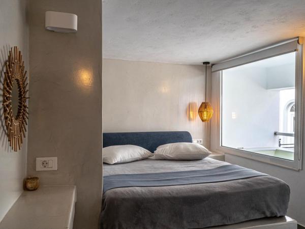 Galatia Villas : photo 6 de la chambre chambre double supérieure en duplex avec jacuzzi extérieur