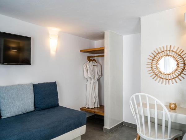 Galatia Villas : photo 9 de la chambre chambre double supérieure en duplex avec jacuzzi extérieur