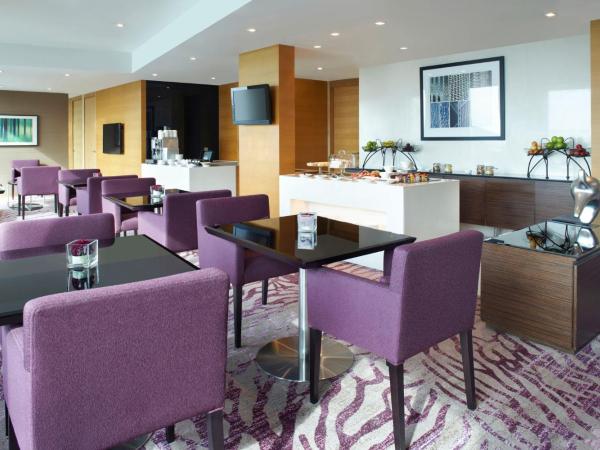Novotel Citygate Hong Kong : photo 3 de la chambre chambre premier exécutive avec lit queen-size