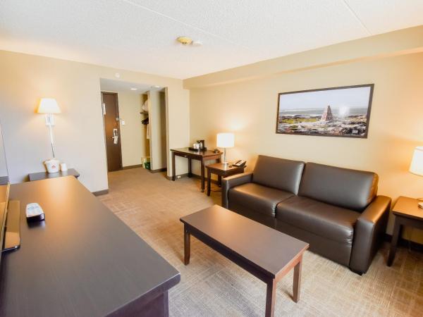 Canad Inns Destination Centre Transcona : photo 2 de la chambre suite lit king-size