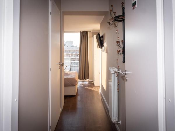 CconfortHotels R&B Cavour - SELF CHECK IN - No Elevator from 20-10-24 until 7-01-2025 : photo 3 de la chambre chambre avec balcon