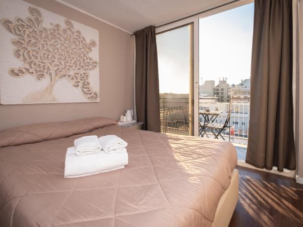 CconfortHotels R&B Cavour - SELF CHECK IN : photo 2 de la chambre chambre avec balcon