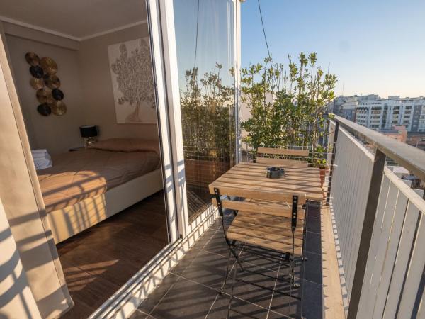CconfortHotels R&B Cavour - SELF CHECK IN : photo 4 de la chambre chambre avec balcon