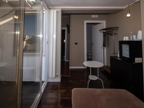 CconfortHotels R&B Cavour - SELF CHECK IN : photo 3 de la chambre chambre double avec terrasse