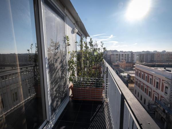 CconfortHotels R&B Cavour - SELF CHECK IN - No Elevator from 20-10-24 until 7-01-2025 : photo 6 de la chambre chambre double avec terrasse