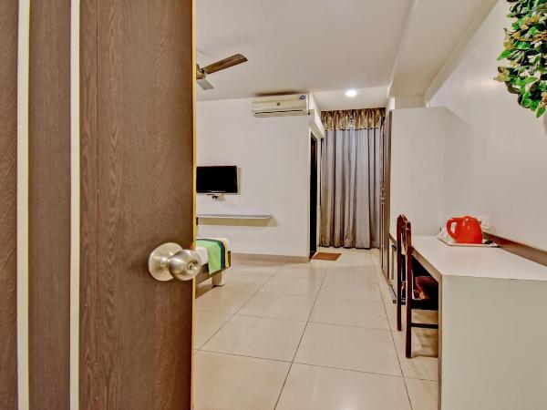 Treebo Raj Elegance Manyata Tech Park : photo 7 de la chambre [sanitized] standard double room