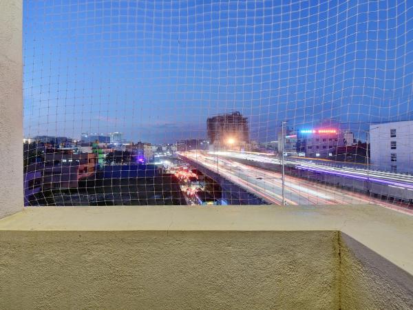 Treebo Raj Elegance Manyata Tech Park : photo 7 de la chambre chambre double deluxe