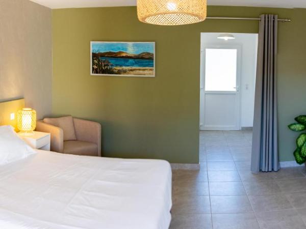 les terrasses d'arutoli : photo 4 de la chambre chambre double - vue sur jardin