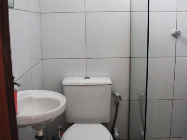 Hostel Das Canárias : photo 3 de la chambre chambre double avec salle de bains privative