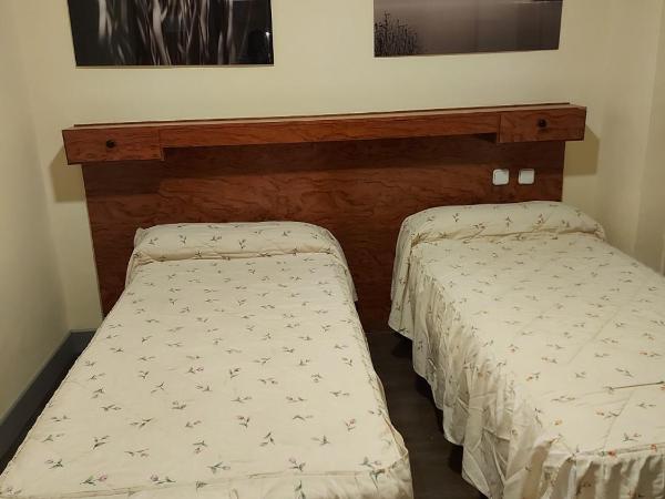 Hostal Moncloa : photo 7 de la chambre chambre lits jumeaux