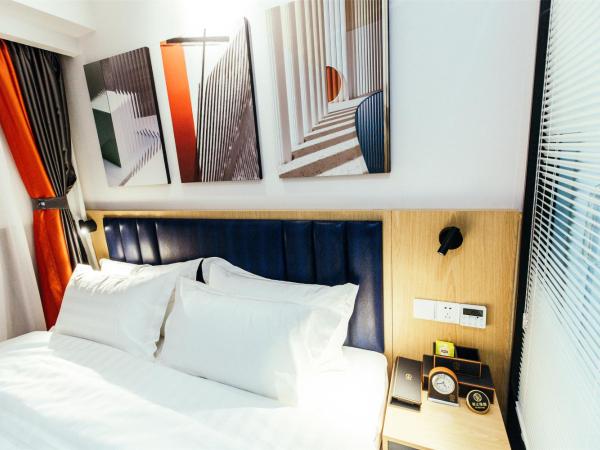 Shanghai Fish Inn People Square : photo 7 de la chambre chambre lit queen-size deluxe