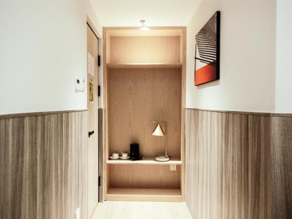 Shanghai Fish Inn People Square : photo 6 de la chambre petite chambre double