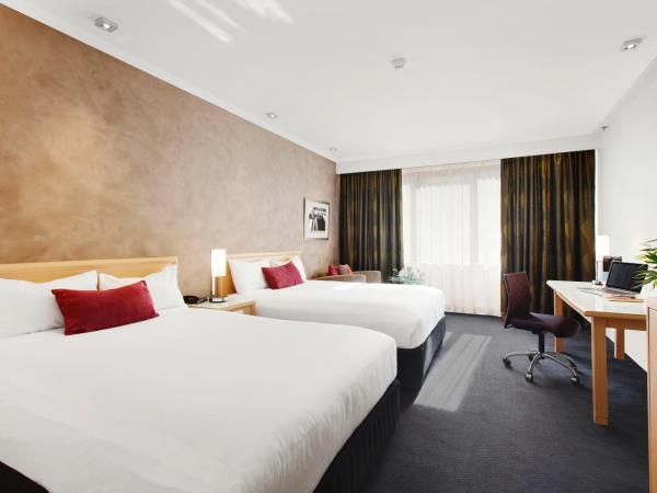 Mercure Melbourne Albert Park : photo 4 de la chambre chambre lit queen-size premium avec 2 lits queen-size