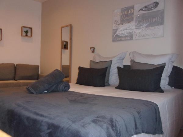 Le Bourget - Envolée Romantique : photo 4 de la chambre chambre triple confort avec douche