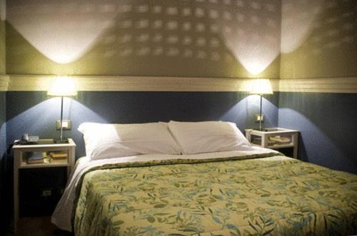 Hotel Colombo Genova : photo 1 de la chambre chambre triple standard