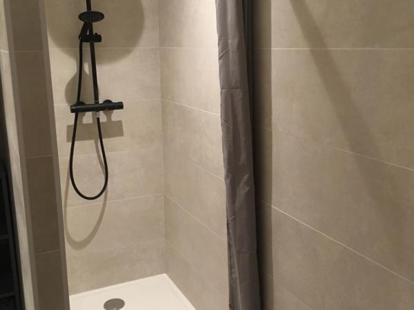 Manoir en Pierre Chartres : photo 4 de la chambre chambre familiale