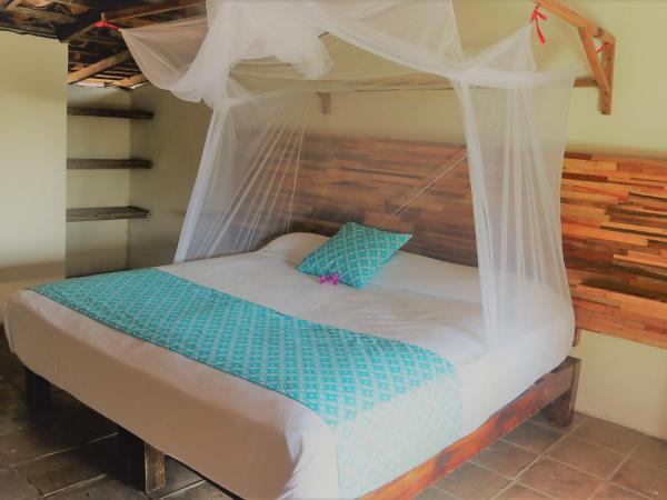 Casa de la Gente Nube : photo 4 de la chambre chambre lit king-size - vue sur mer