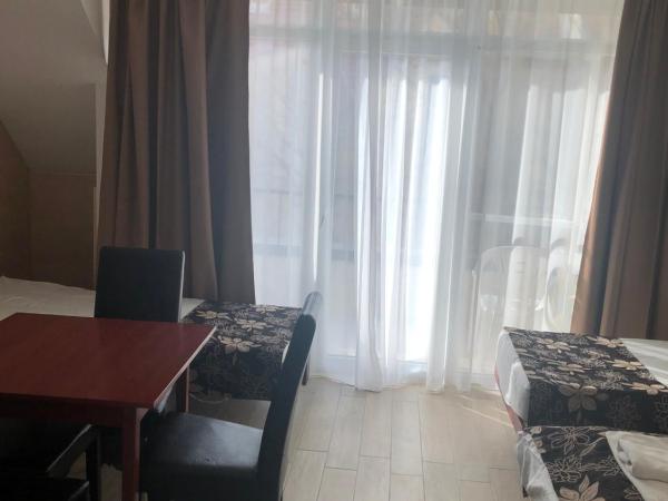 Mosoly Szallashely : photo 4 de la chambre chambre familiale avec balcon