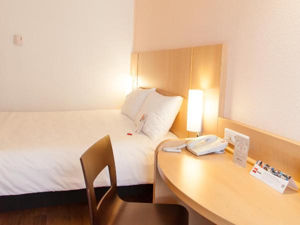 ibis Poitiers Centre : photo 1 de la chambre chambre standard avec 1 lit double et 1 lit simple