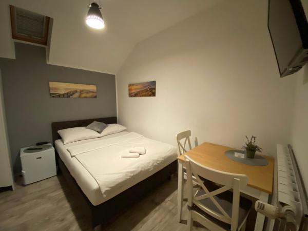 Guest House Lucija : photo 2 de la chambre chambre simple avec salle de bains 