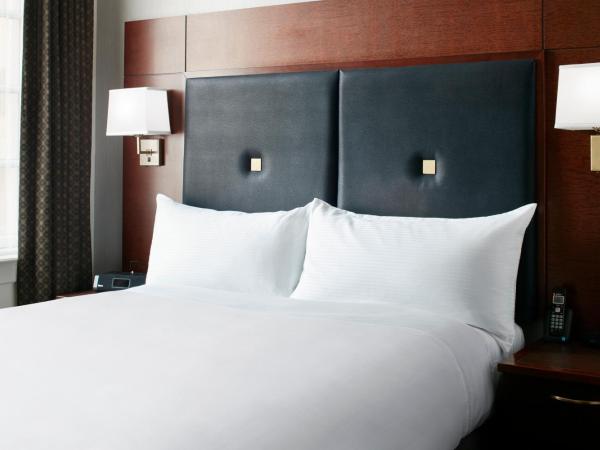 Club Quarters Hotel Downton, Houston : photo 10 de la chambre chambre standard lit queen-size