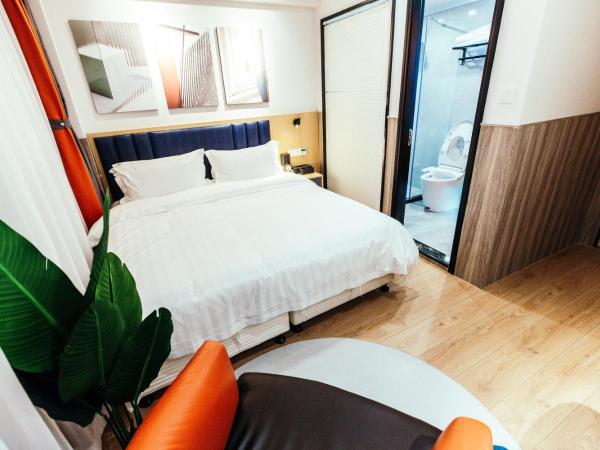 Shanghai Fish Inn People Square : photo 5 de la chambre chambre lit queen-size deluxe