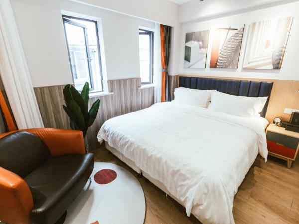 Shanghai Fish Inn People Square : photo 1 de la chambre chambre lit queen-size deluxe