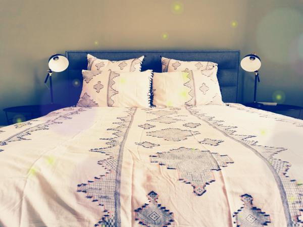 Refresh109 on Cameron : photo 1 de la chambre chambre lit king-size avec balcon