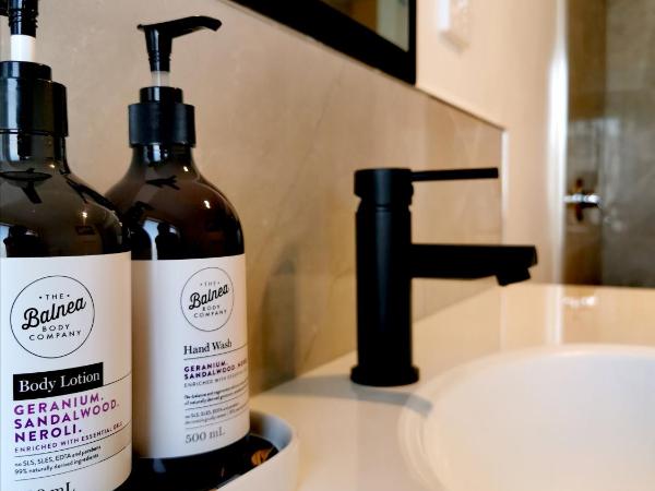 Refresh109 on Cameron : photo 7 de la chambre chambre lit king-size avec balcon