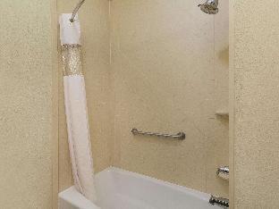 La Quinta by Wyndham Houston East at Normandy : photo 3 de la chambre room #45971916