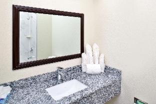 Americas Best Value Inn & Suites - Houston/Hwy 6 & Westpark : photo 2 de la chambre room #167373412