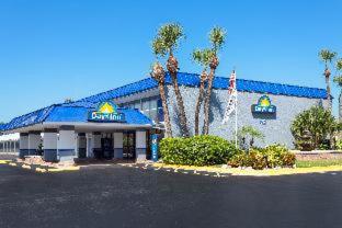 Days Inn by Wyndham Orlando Downtown : photo 4 de la chambre chambre lit king-size avec douche accessible en fauteuil roulant - adaptée aux personnes malentendantes/à mobilité réduite - non-fumeurs