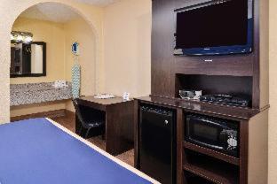 Americas Best Value Inn Medical Center Downtown : photo 2 de la chambre economy king non-smoking
