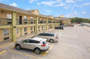 Days Inn by Wyndham San Antonio Interstate Hwy 35 North : photo 1 de la chambre room #5679437