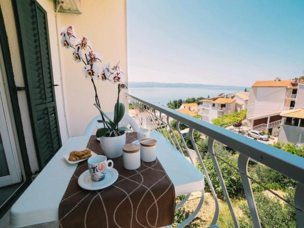 Villa Brigita : photo 3 de la chambre chambre familiale avec balcon