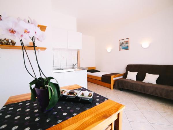 Villa Brigita : photo 7 de la chambre chambre familiale avec balcon