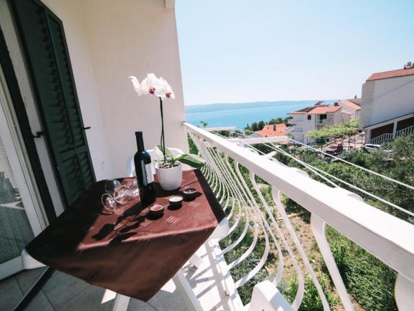 Villa Brigita : photo 9 de la chambre chambre familiale avec balcon