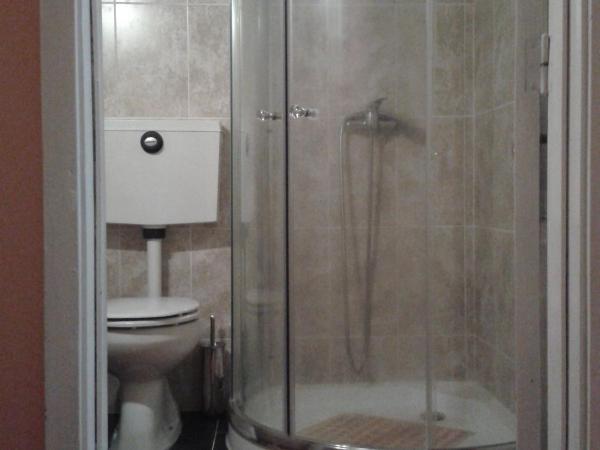 Lira Guest House B&B : photo 2 de la chambre chambre double ou lits jumeaux