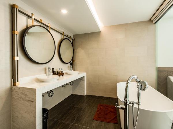 Blackwoods Hotel Pattaya - SHA Extra Plus : photo 5 de la chambre chambre lit queen-size - vue sur jardin