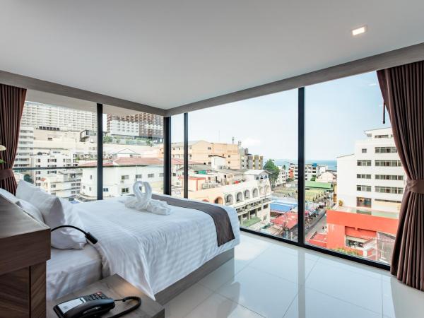 Blackwoods Hotel Pattaya - SHA Extra Plus : photo 10 de la chambre chambre lit queen-size