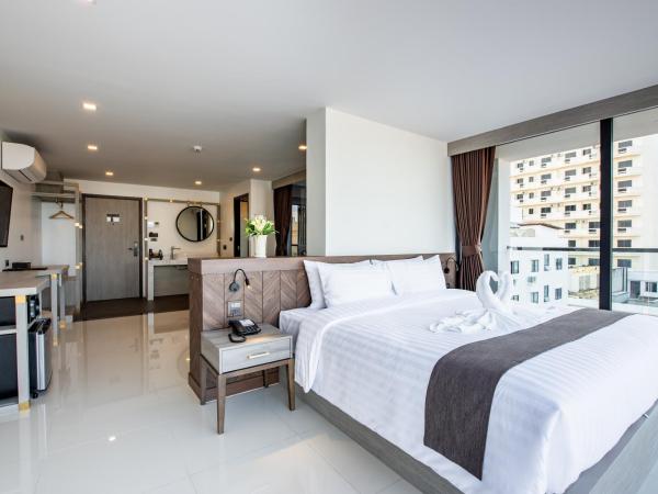 Blackwoods Hotel Pattaya - SHA Extra Plus : photo 7 de la chambre chambre lit queen-size