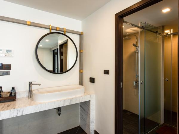 Blackwoods Hotel Pattaya - SHA Extra Plus : photo 6 de la chambre chambre lit queen-size