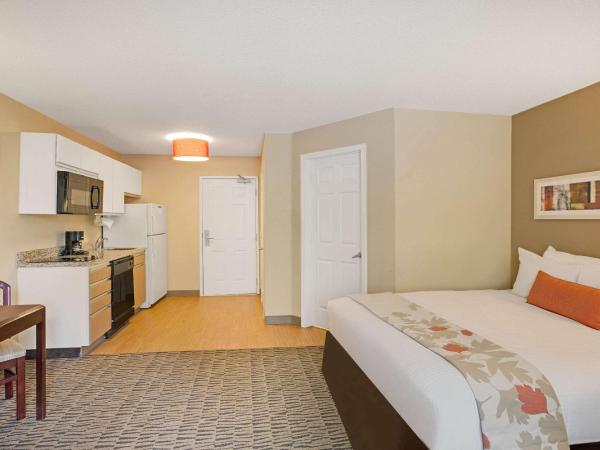 MainStay Suites Louisville Jeffersontown : photo 1 de la chambre chambre lit queen-size standard - non-fumeurs