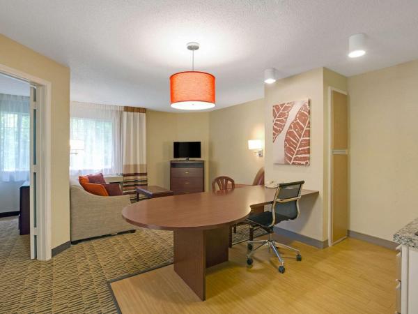 MainStay Suites Louisville Jeffersontown : photo 2 de la chambre suite lit queen-size avec canapé-lit - non-fumeurs