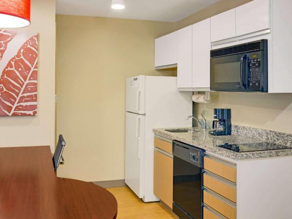 MainStay Suites Louisville Jeffersontown : photo 3 de la chambre suite lit queen-size avec canapé-lit - non-fumeurs