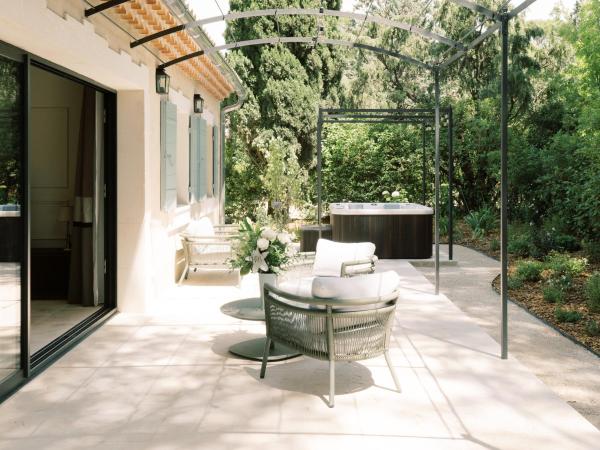 Le Vallon de Valrugues & Spa : photo 9 de la chambre suite avec jacuzzi