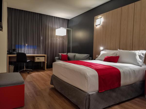 Ramada Encore by Wyndham Monterrey Apodaca Zona Aeropuerto : photo 1 de la chambre chambre lit queen-size accessible aux personnes à mobilité réduite - non-fumeurs