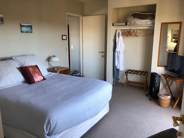 Alpine Peaks Apartment : photo 1 de la chambre appartement avec vue sur la montagne