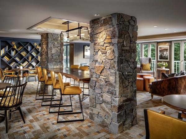 Fairmont Chateau Whistler : photo 7 de la chambre chambre lit king-size fairmont gold - salon exécutif